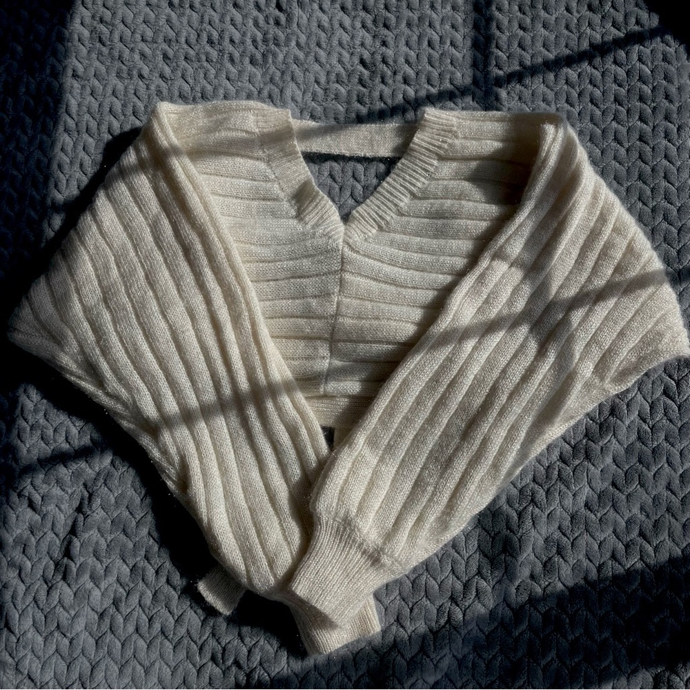 Sleeve crop sweater